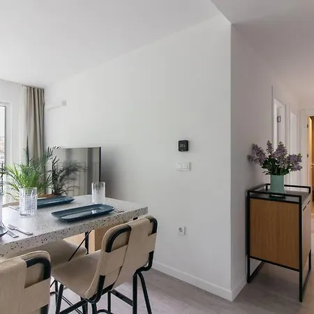 Newly Built Bright 2br W Free Shuttle #68 Appartamento *