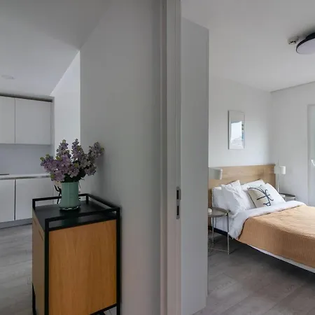 Newly Built Bright 2br W Free Shuttle #68 아파트 *