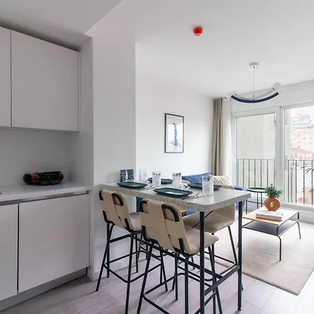 Newly Built Bright 2br W Free Shuttle #68 Apartment *