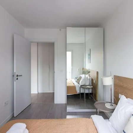 Newly Built Bright 2br W Free Shuttle #68 Apartamento