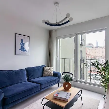 Newly Built Bright 2br W Free Shuttle #68 公寓 *